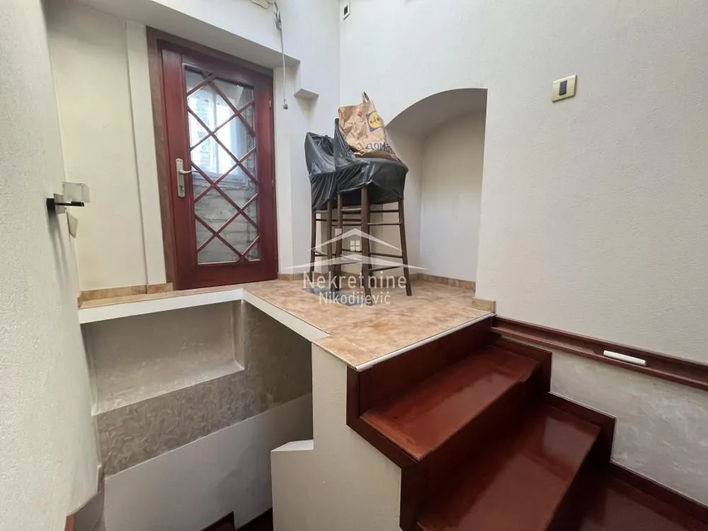Rent, three bedroom apartment, 72m², Stari Grad, Beograd