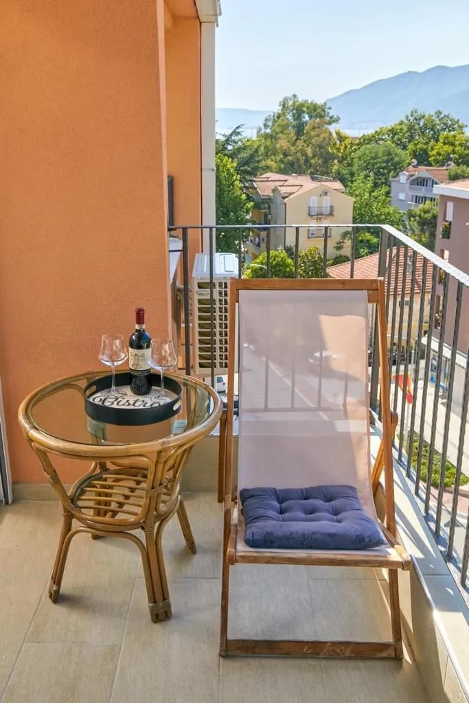 Rent, two bedroom apartment, 70m², Centar, Tivat