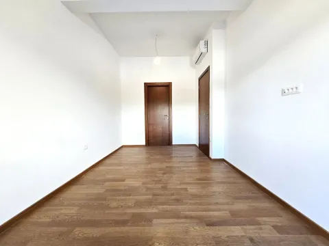 Sale, four bedroom apartment, 300m², Vezirov Most, Podgorica - image 24