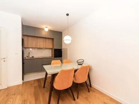 Izdavanje, dvosoban stan, 75m², Central Point, Podgorica - image 1