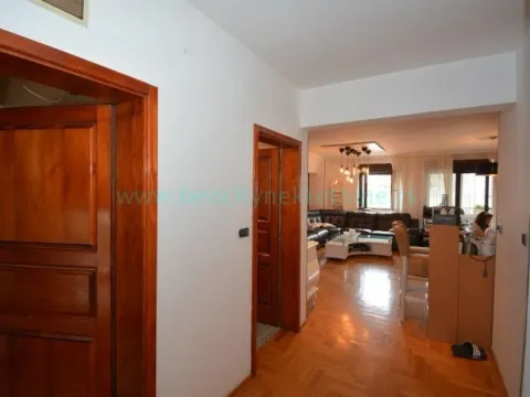 Sale, house, 430m², Kalenić Pijaca, Vračar Sve Podlokacije - image 3