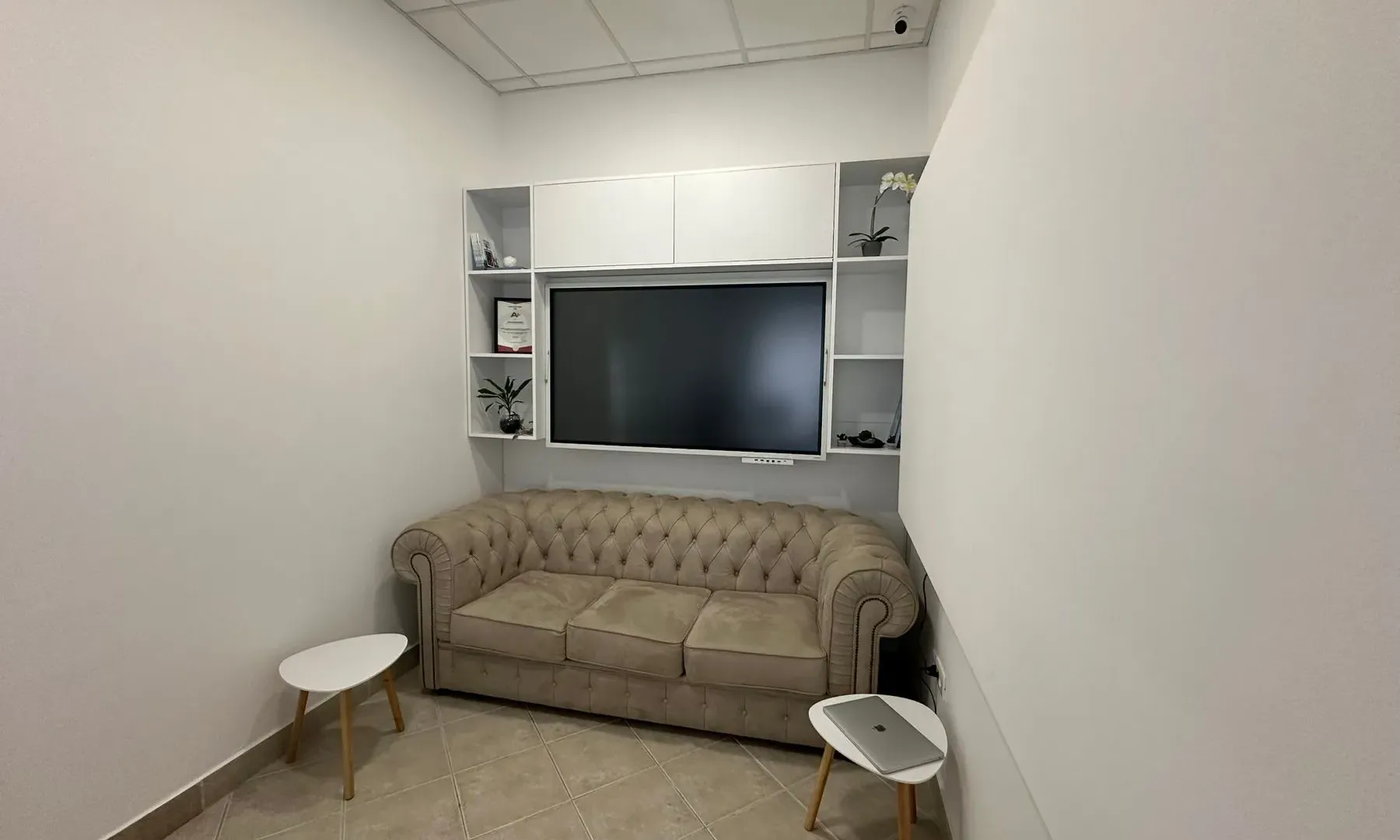 Rent, office space, 100m², Stari Aerodrom, Podgorica