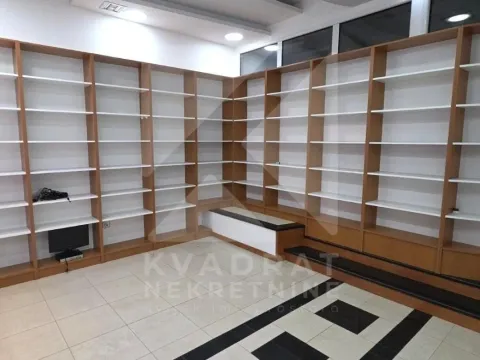 Izdavanje, garsonjera, 35m², Preko Morače, Podgorica - image 1