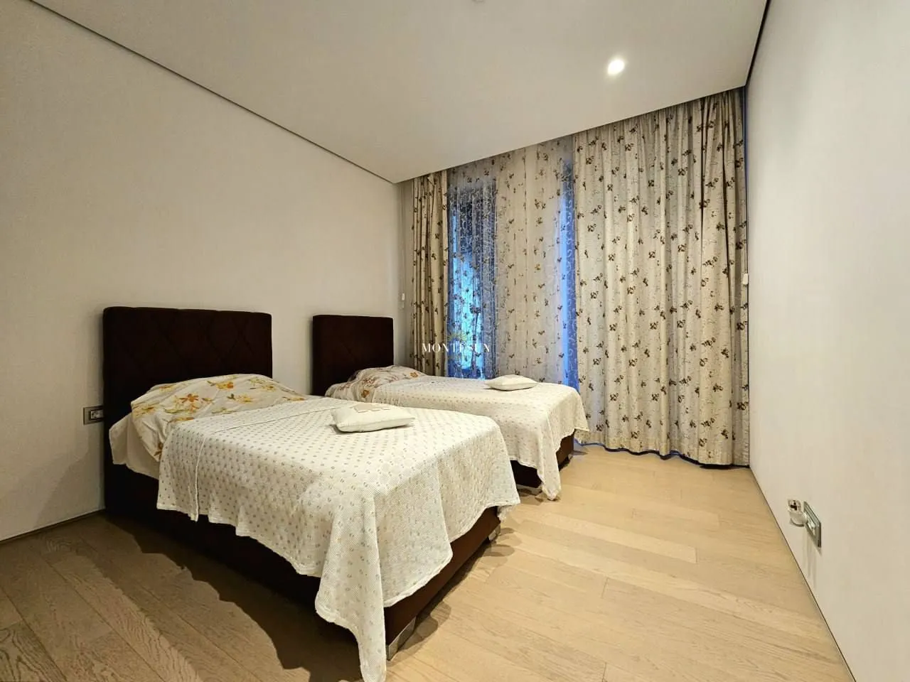 Rent, two bedroom apartment, 156m², Dukley Gardens, Budva