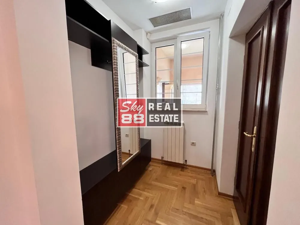 Rent, four bedroom apartment, 130m², Senjak, Beograd