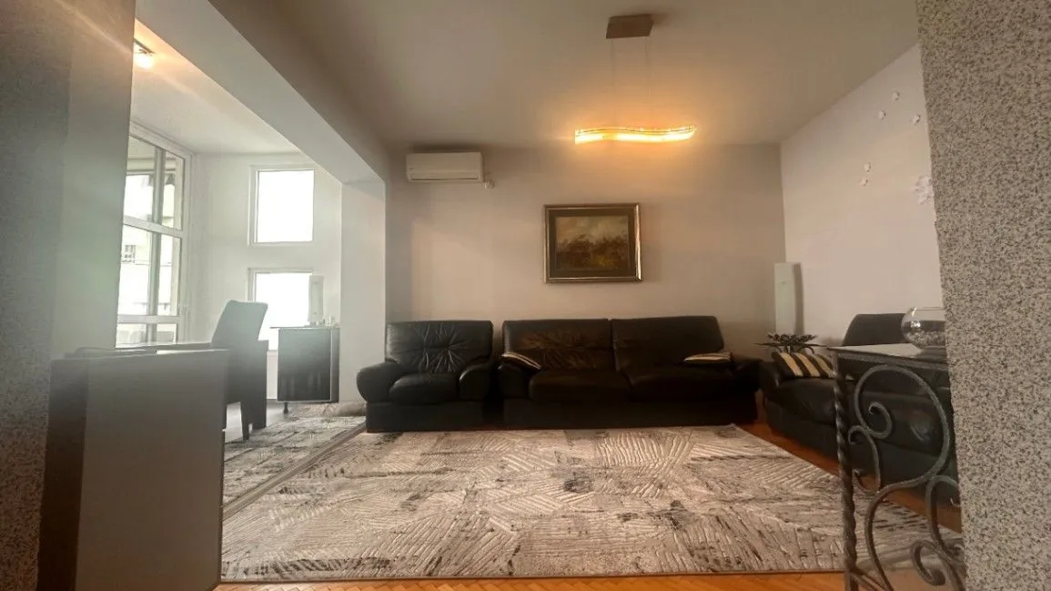 Izdavanje, dvosoban stan, 56m², Centar, Bar