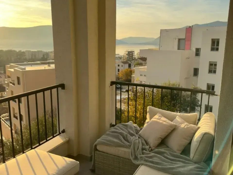 Rent, apartment, 71m², Tivat, Crna Gora
