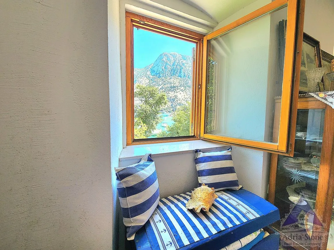 Prodaja, četvorosoban stan, 115m², Škaljari, Kotor