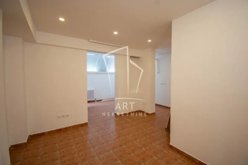 Sale, four bedroom apartment, 133m², Slavija, Vračar Sve Podlokacije