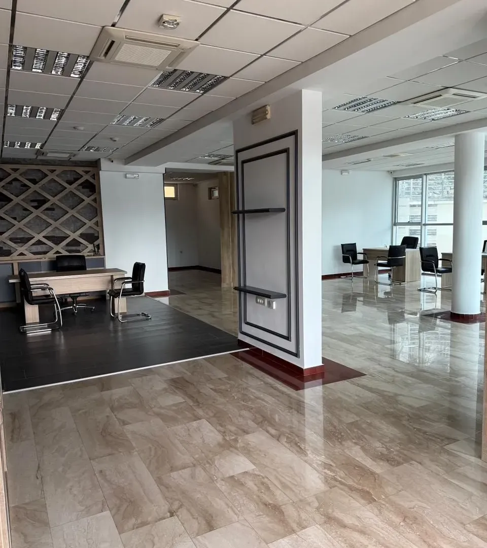 Izdavanje, poslovni prostor, 151m², Bečići, Budva