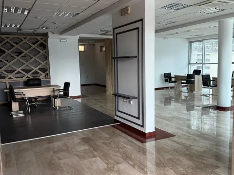 Izdavanje, poslovni prostor, 151m², Bečići, Budva - image 1