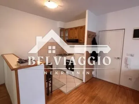 Izdavanje, dvosoban stan, 45m², Grad, Kotor - image 8