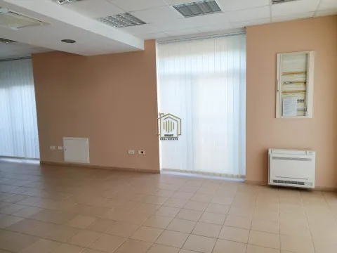 Izdavanje, poslovni prostor, 86m², Gornja Gorica, Podgorica - image 7