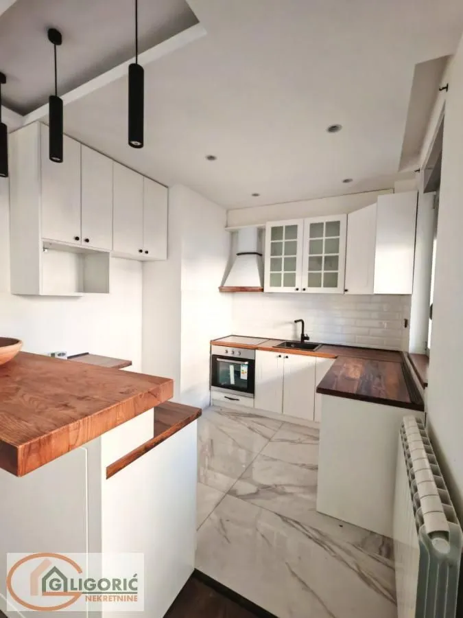 Izdavanje, kuća, 195m², Banovo Brdo, Beograd
