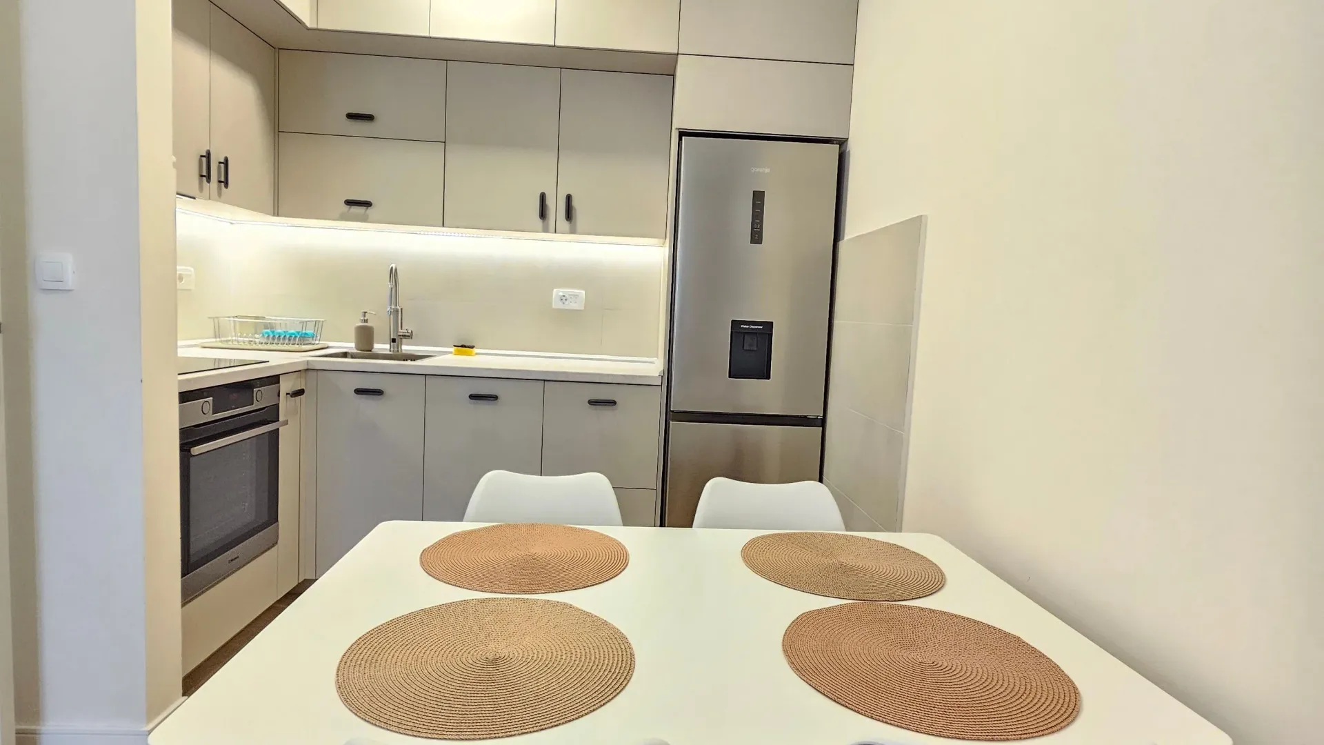 Izdavanje, jednosoban stan, 40m², Pobrežje, Podgorica