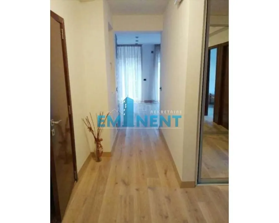 Rent, four bedroom apartment, 120m², Senjak, Beograd