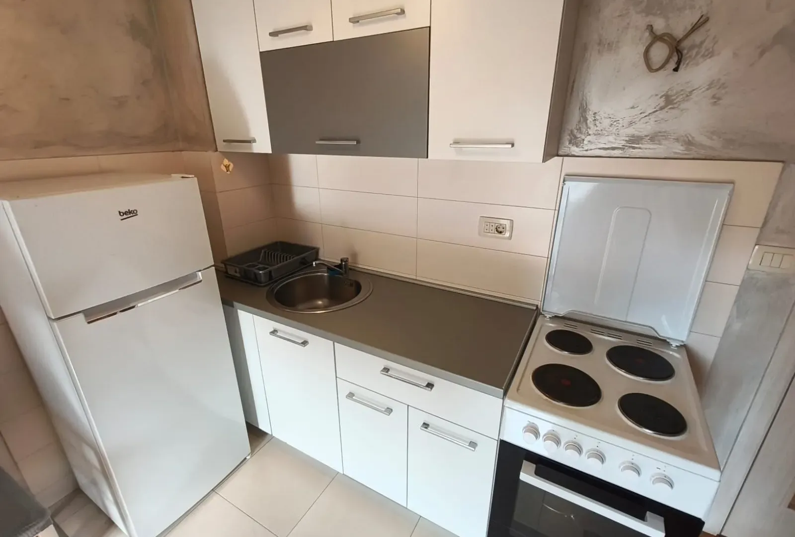 Izdavanje, garsonjera, 30m², Stari Aerodrom, Podgorica