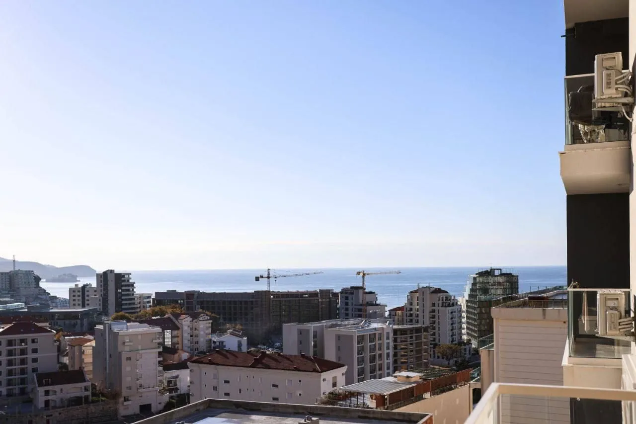 Rent, one bedroom apartment, 57m², Bečići, Budva