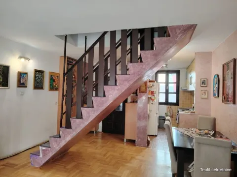 Sale, house, 71m², Zemun Kalvarija, Zemun Sve Podlokacije - image 2