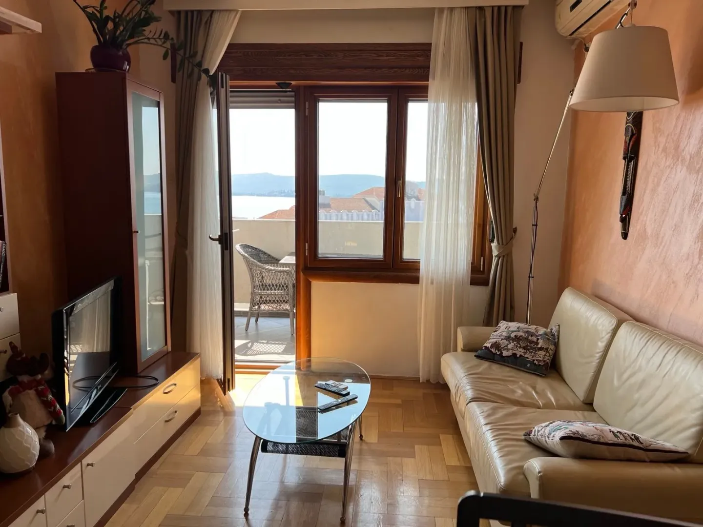 Rent, one bedroom apartment, 45m², Centar, Tivat