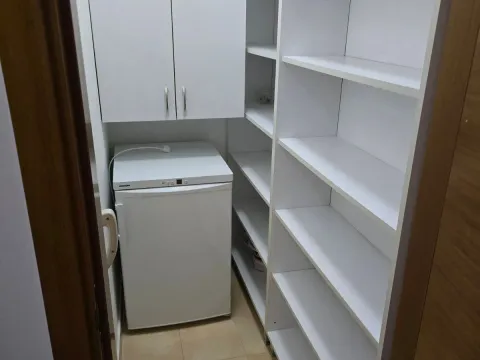 Izdavanje, dvosoban stan, 70m², Stari Aerodrom, Podgorica - image 17