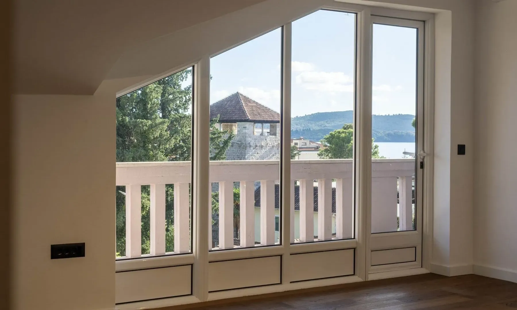 Prodaja, dvosoban stan, 66m², Centar, Tivat