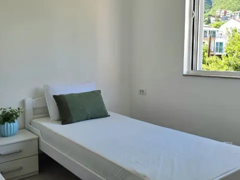 Izdavanje, dvosoban stan, 80m², Đenovići, Herceg Novi - image 3