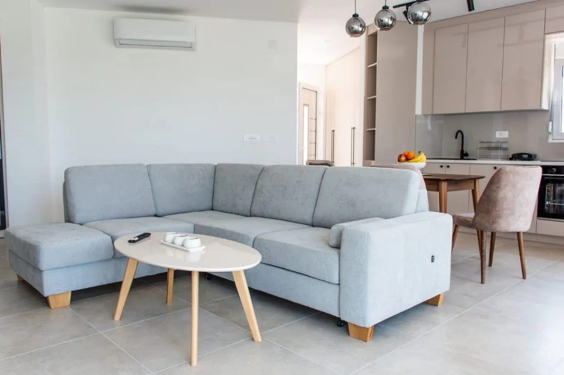 Izdavanje, dvosoban stan, 60m², Radanovići, Kotor