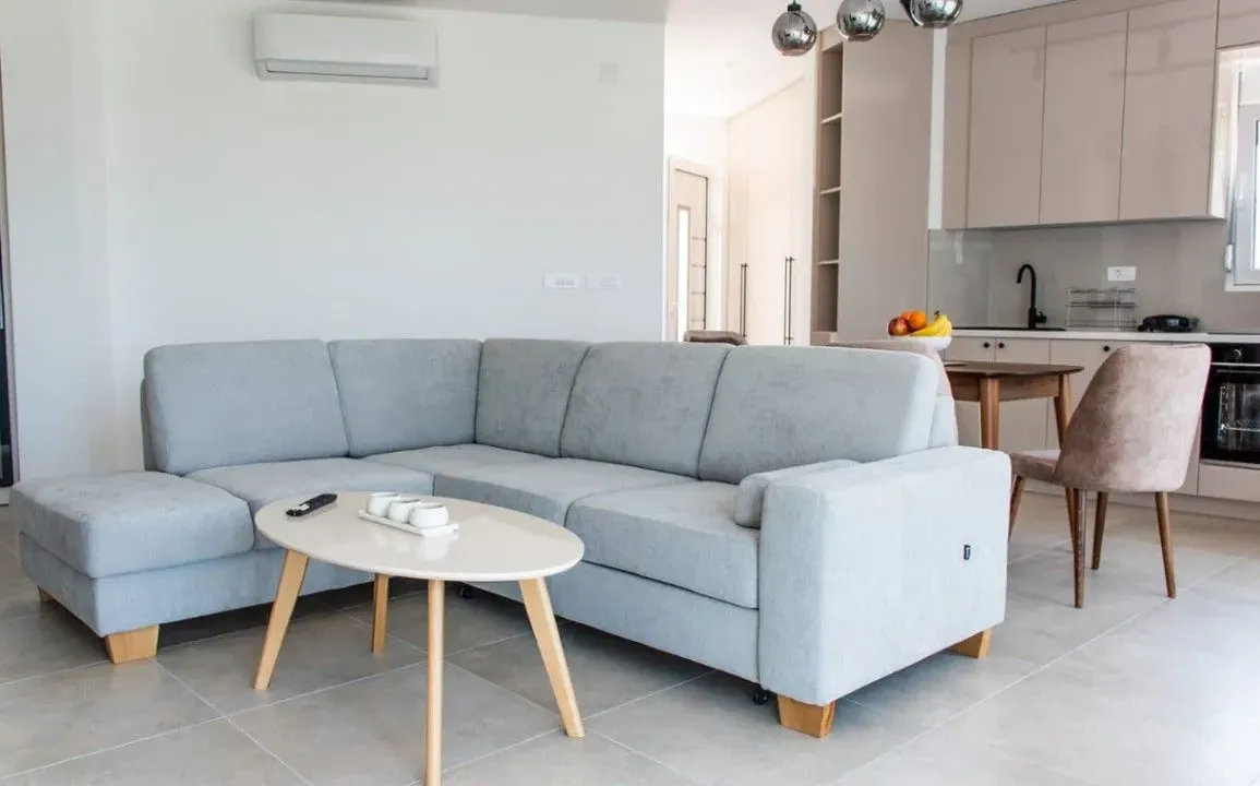 Izdavanje, dvosoban stan, 60m², Radanovići, Kotor