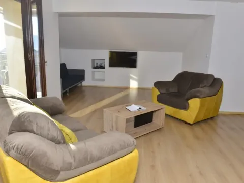 Izdavanje, četvorosoban stan, 218m², Kotor, Crna Gora - image 3