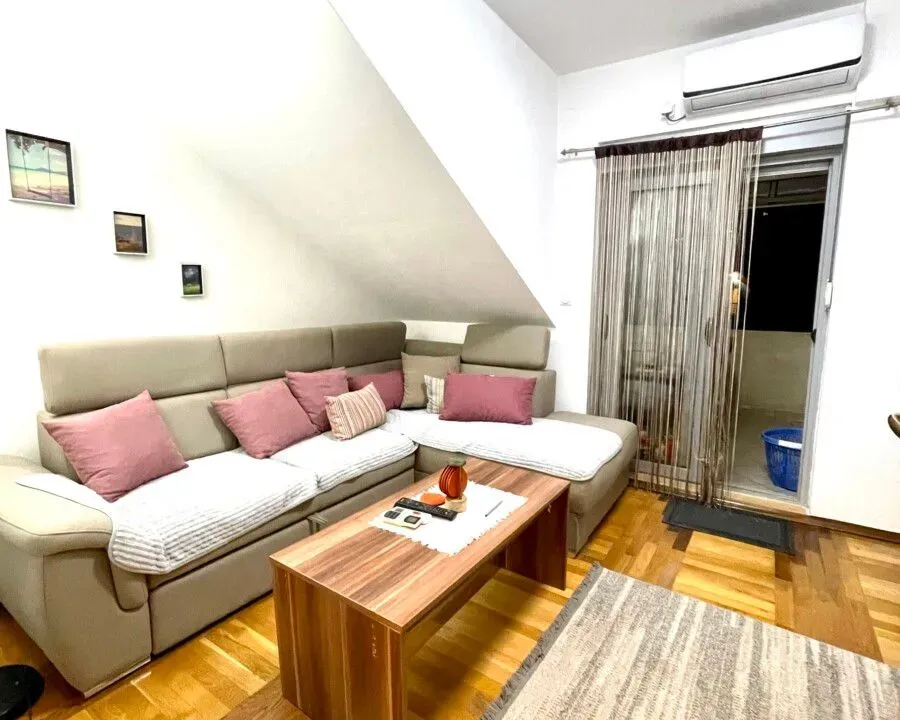 Izdavanje, dvosoban stan, 58m², Momišići, Podgorica