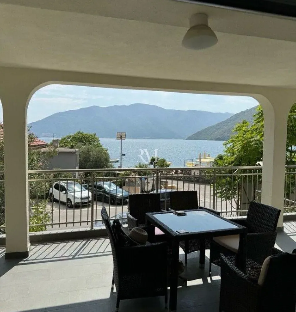 Izdavanje, garsonjera, 31m², Risan, Kotor