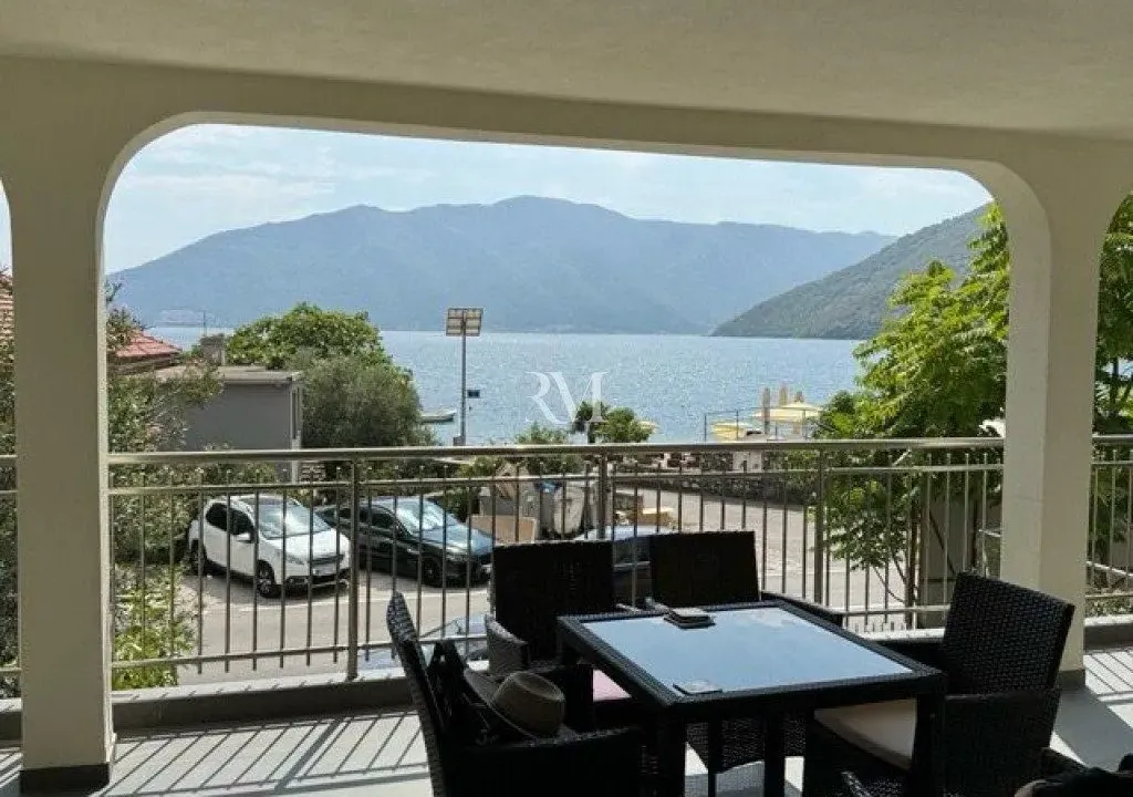 Izdavanje, garsonjera, 31m², Risan, Kotor