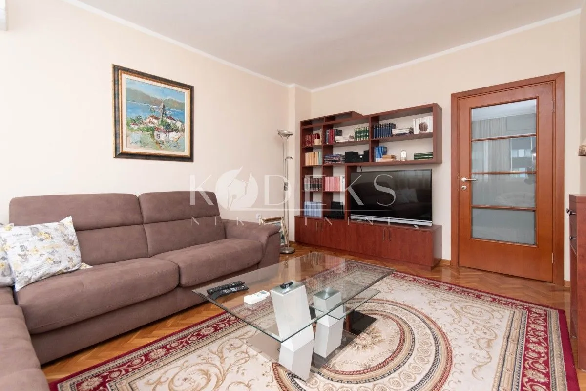 Izdavanje, jednosoban stan, 65m², Centar, Podgorica