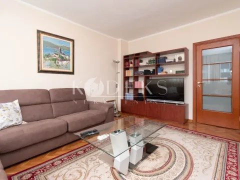 Izdavanje, jednosoban stan, 65m², Centar, Podgorica - image 1