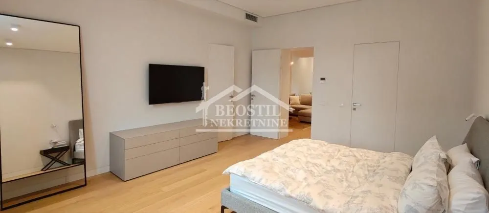 Sale, four bedroom apartment, 133m², Stari Grad, Beograd