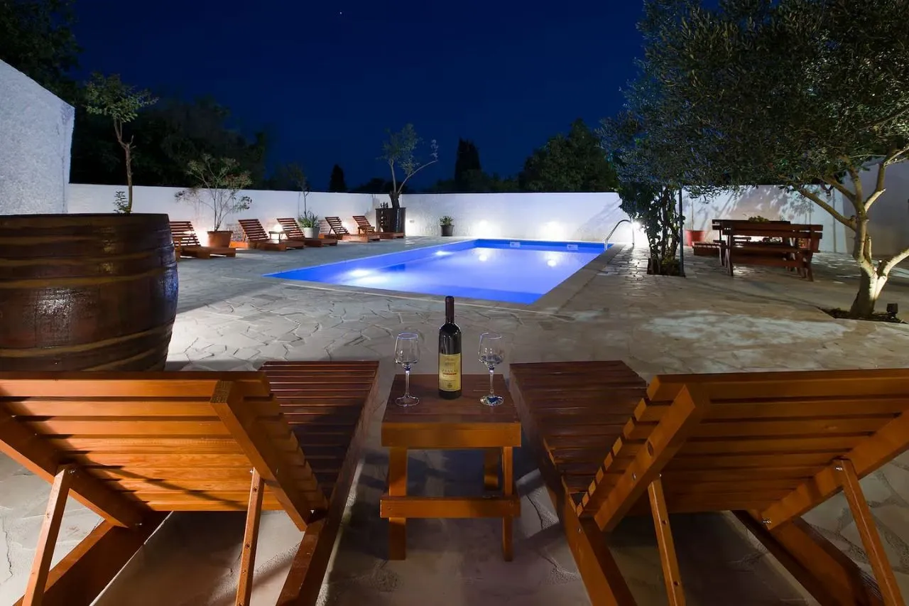 Rent, house, 110m², Tivat, Crna Gora