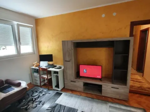 Izdavanje, dvosoban stan, 65m², Momišići, Podgorica
