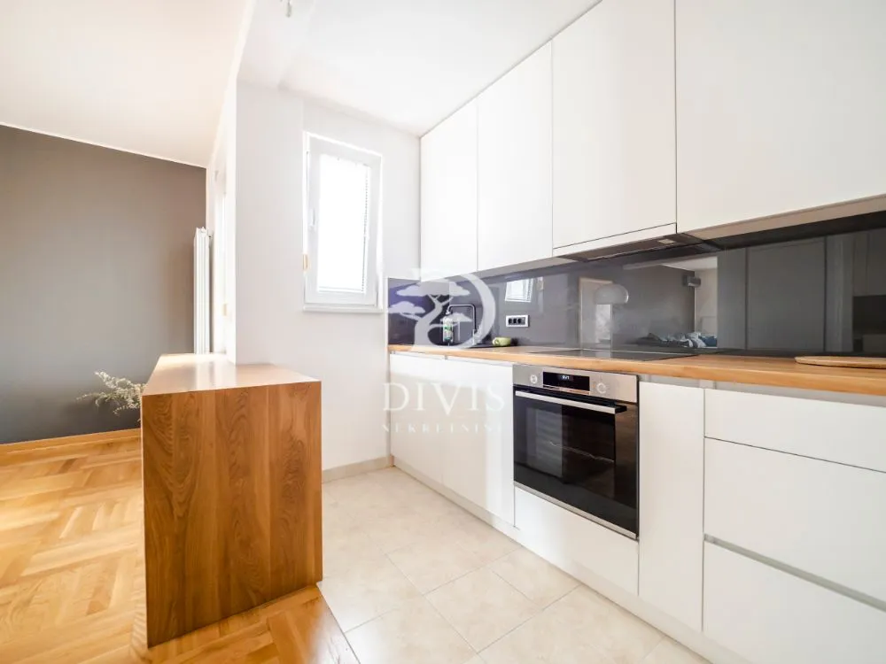 Prodaja, trosoban stan, 85m², Južni Bulevar, Vračar Sve Podlokacije