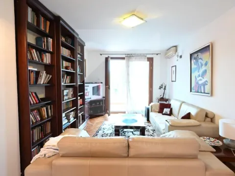 Izdavanje, trosoban stan, 86m², Centar, Podgorica - image 3