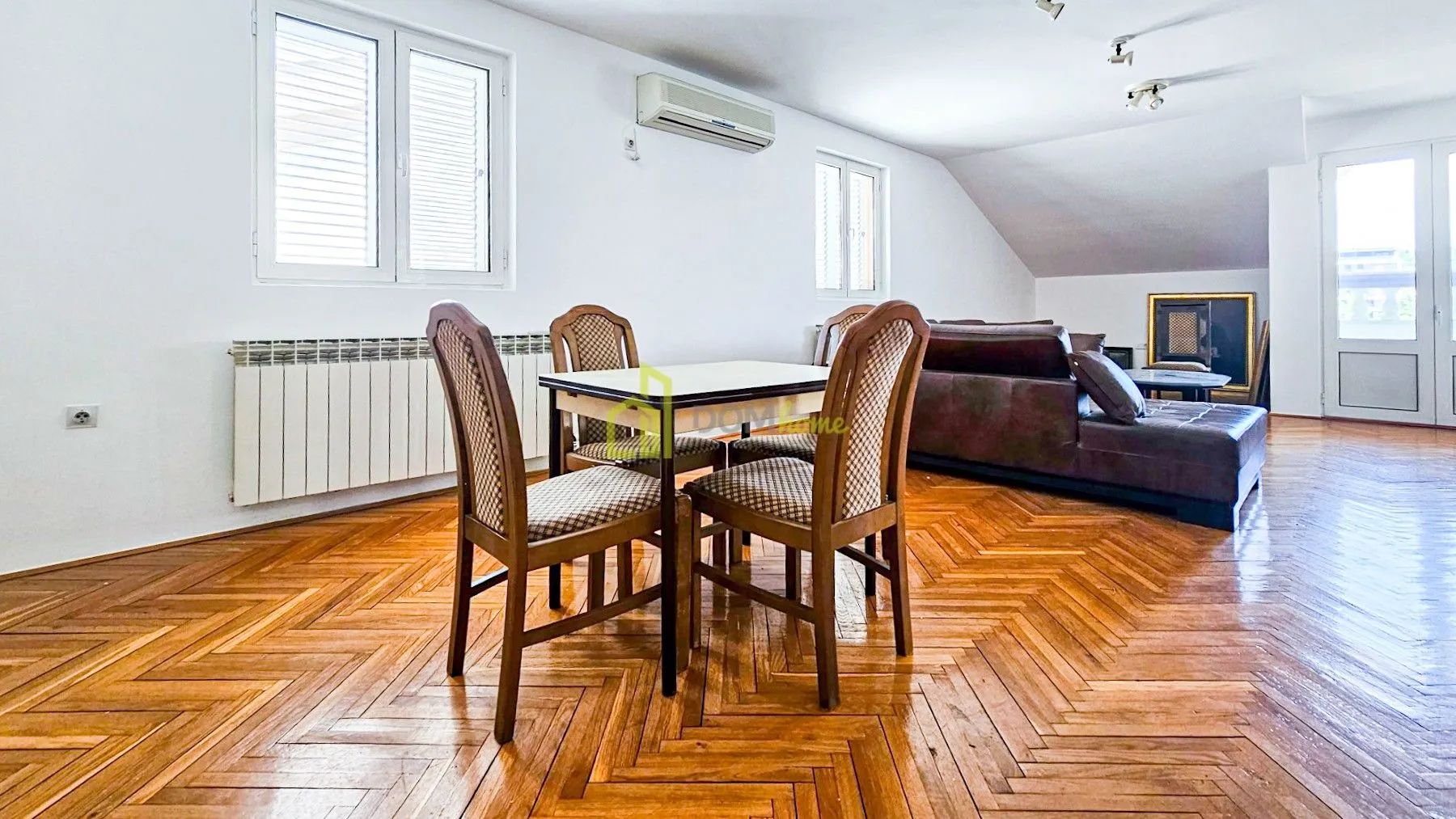Sale, house, 350m², Momišići, Podgorica
