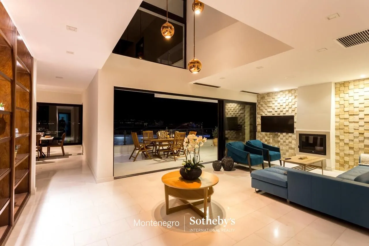 Prodaja, kuća, 350m², Đenovići, Herceg Novi