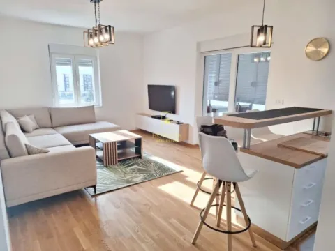 Izdavanje, dvosoban stan, 64m², City Kvart, Podgorica