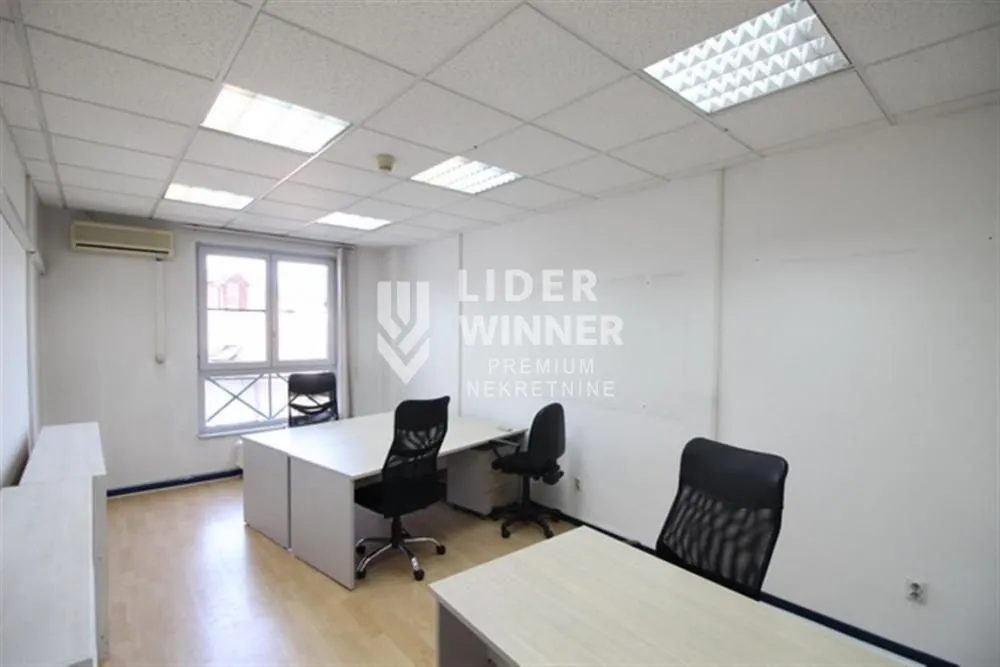 Izdavanje, poslovni prostor, 220m², Centar Sve Podlokacije, Beograd