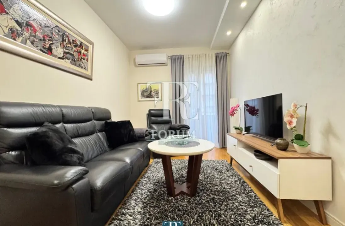 Izdavanje, jednosoban stan, 42m², Central Point, Podgorica