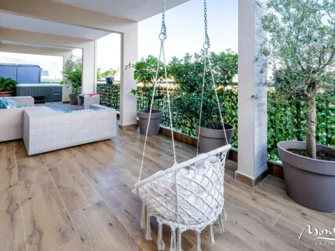 Prodaja, četvorosoban stan, 179m², Budva, Crna Gora - image 36