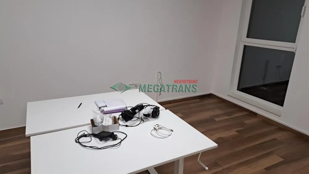 Izdavanje, četvorosoban stan, 100m², Novi Sad Sve Podlokacije, Novi Sad