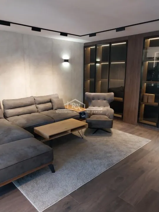 Prodaja, stan, 198m², Kalenić Pijaca, Vračar Sve Podlokacije