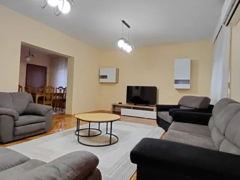 Izdavanje, kuća, 200m², Gornja Gorica, Podgorica - image 2