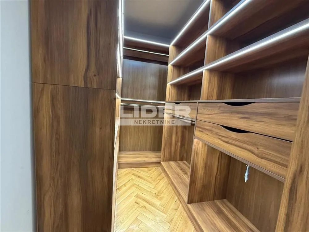 Izdavanje, kuća, 150m², Savski Venac, Beograd